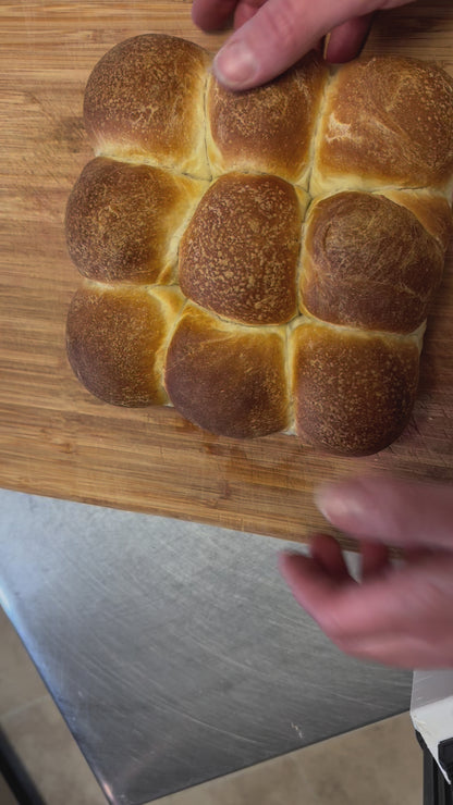 Soft White Dinner Rolls (yeast)